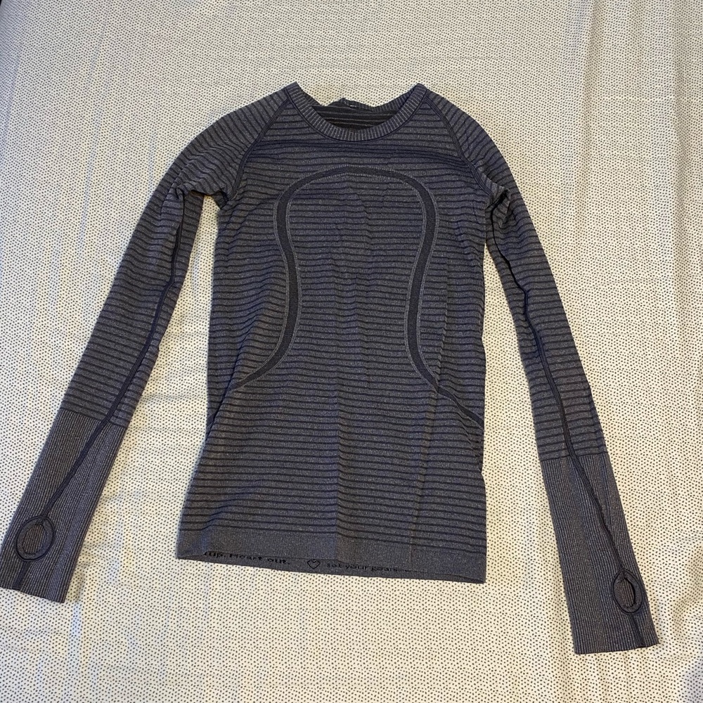 Lululemon long sleeve size 4